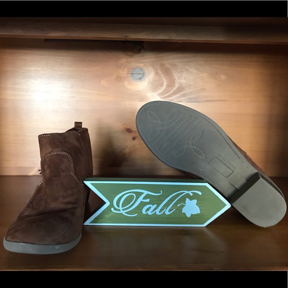 ✨FINAL PRICE DROP✨Cat & Jack Suede Booties Size 4 - Picture 2 of 6